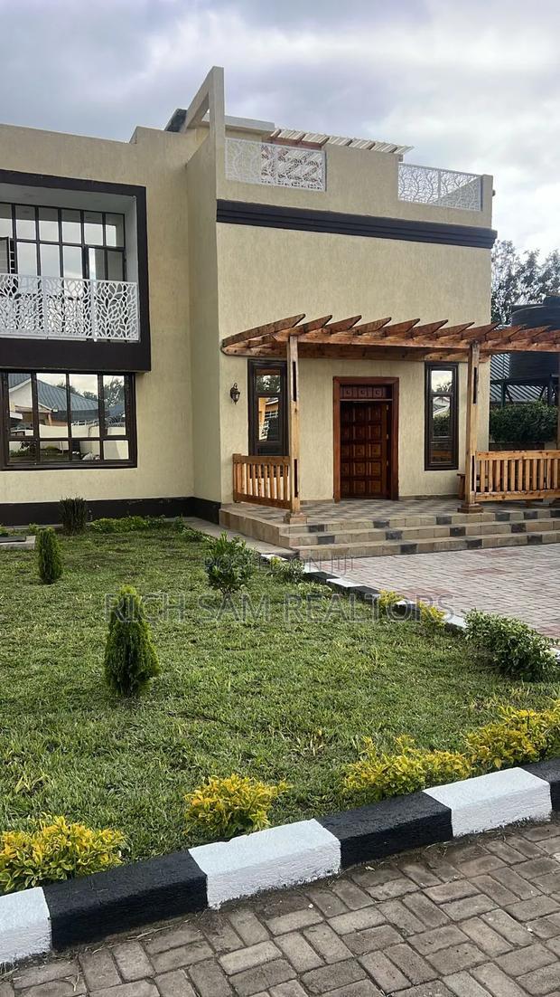 4bdrm House in Ngata, Nakuru Town West for sale