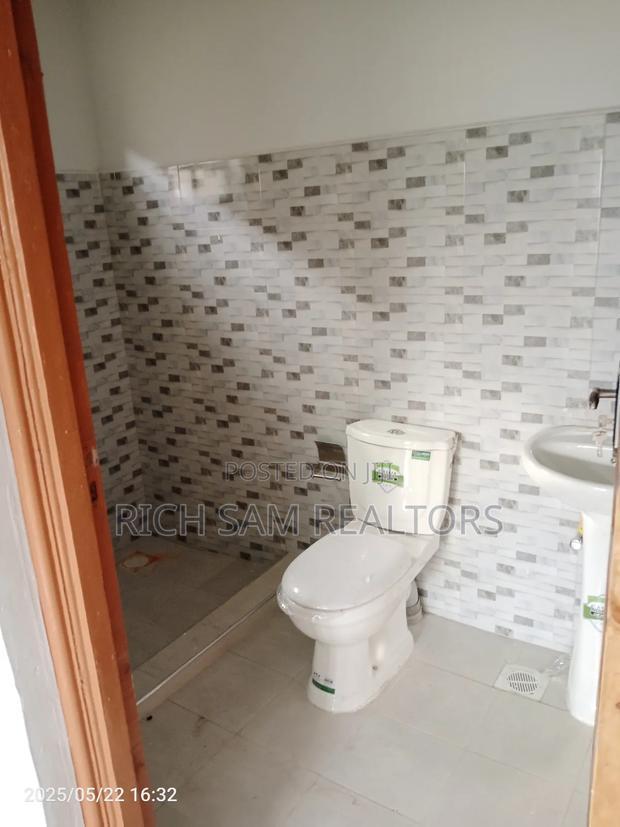 3bdrm House in Kiamunyi, Menengai West for sale