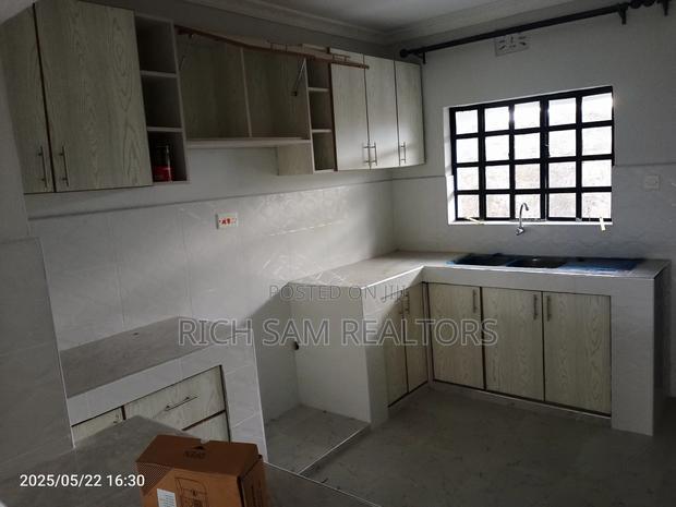 3bdrm House in Kiamunyi, Menengai West for sale