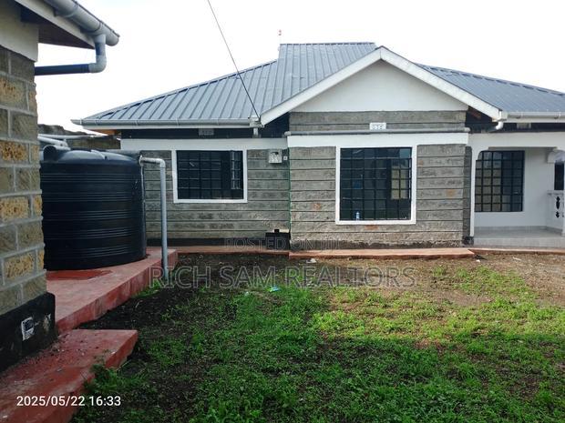 3bdrm House in Kiamunyi, Menengai West for sale