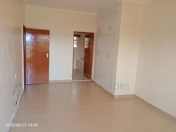 4bdrm Mansion in Blankets, Nakuru Town East for rent