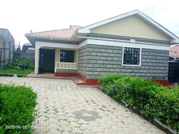 3bdrm House in Kiamunyi, Menengai West for rent