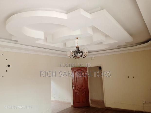 3bdrm House in Kiamunyi, Menengai West for rent