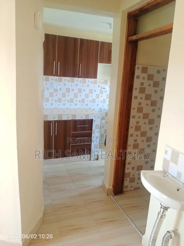 2bdrm House in Kiamunyi, Menengai West for rent