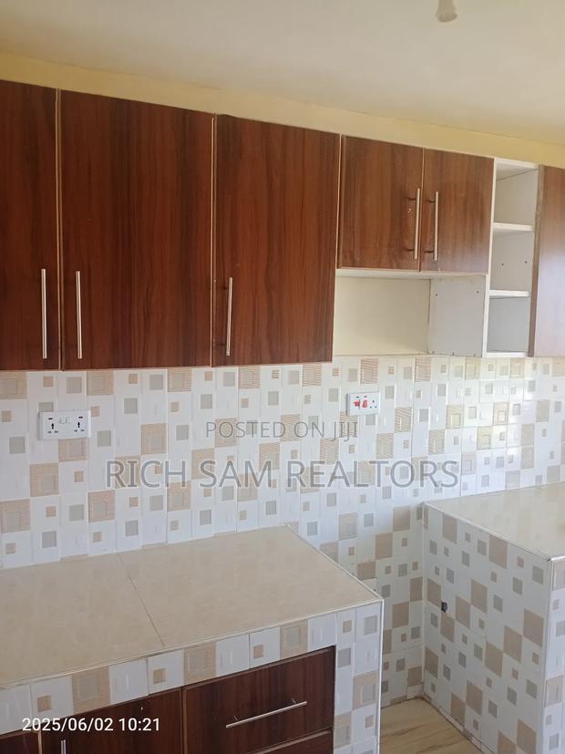 2bdrm House in Kiamunyi, Menengai West for rent
