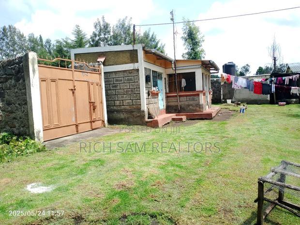 3bdrm House in Ngata Gate, Menengai West for sale