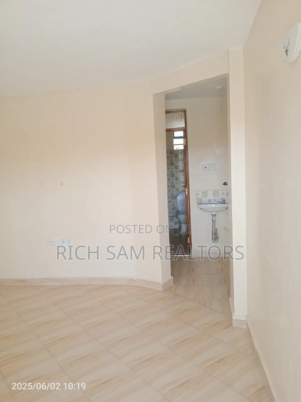 2bdrm House in Kiamunyi, Menengai West for rent
