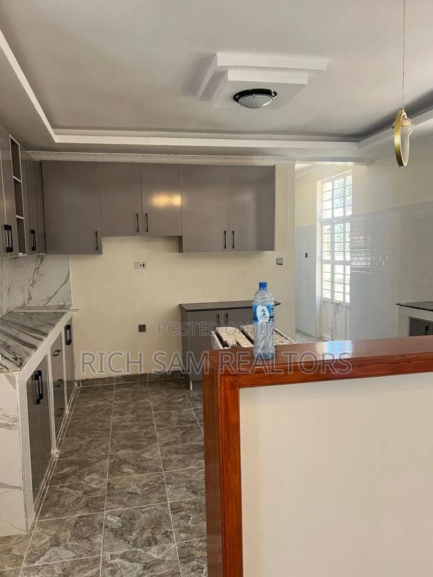 4bdrm House in Ngata, Nakuru Town West for sale