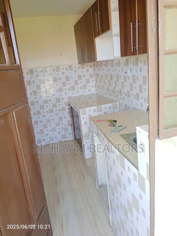 2bdrm House in Kiamunyi, Menengai West for rent