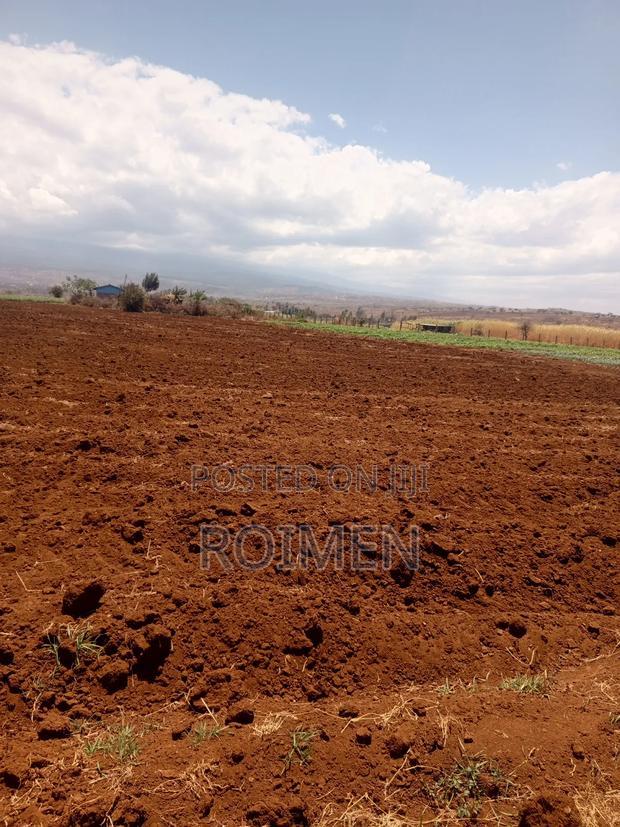 6 Acres,5 Km From the Tarmac