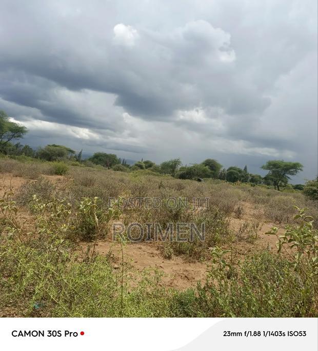 5 Acres in Kimana 1km Kutoka Kwa Tarmac