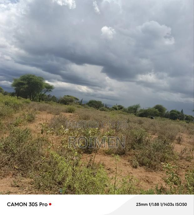 5 Acres in Kimana 1km Kutoka Kwa Tarmac