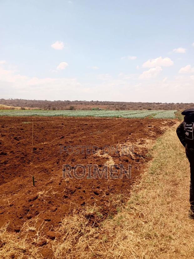 6 Acres,5 Km From the Tarmac