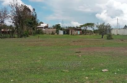 Plot on Sale 40*80 in Kamakis at 2.5m Negotiable