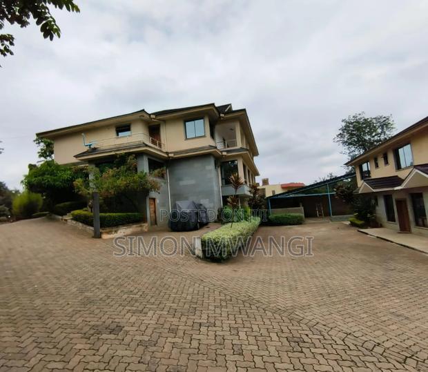 8bdrm Townhouse/Terrace in Spring Valley for sale