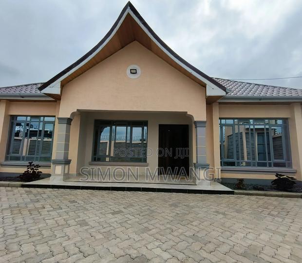 3bdrm Bungalow in Ruiru Mugutha Estate for sale