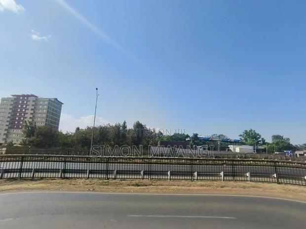 1 1/4 Acre Touching Thika Superhighway at 190M