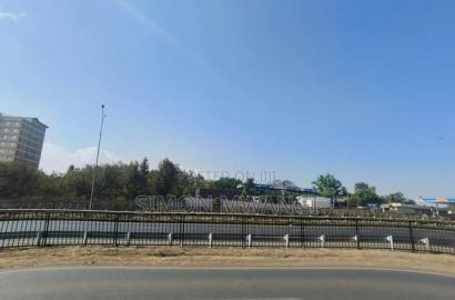 1 1/4 Acre Touching Thika Superhighway at 190M