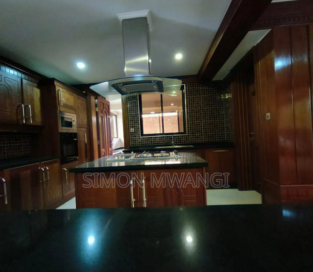 8bdrm Townhouse/Terrace in Spring Valley for sale