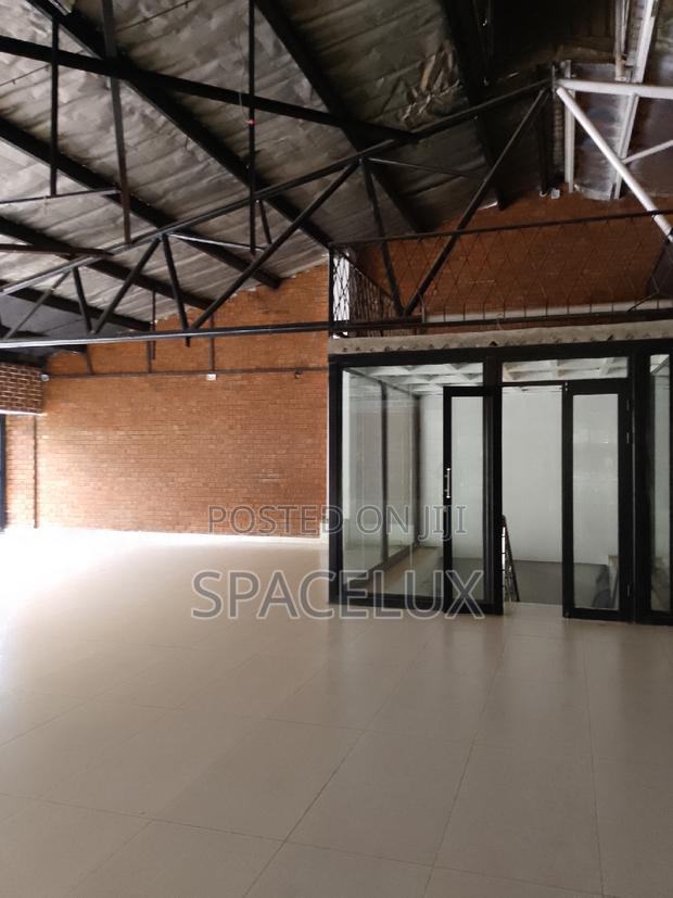 Conspicuous Restaurants Space