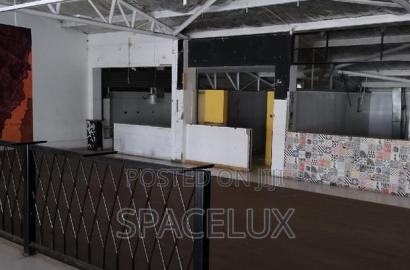 Conspicuous Restaurants Space