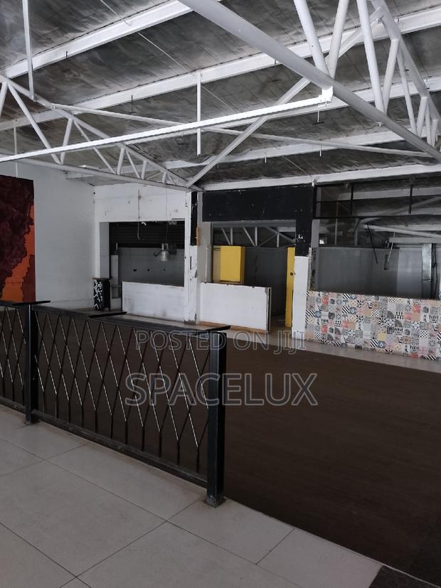 Conspicuous Restaurants Space