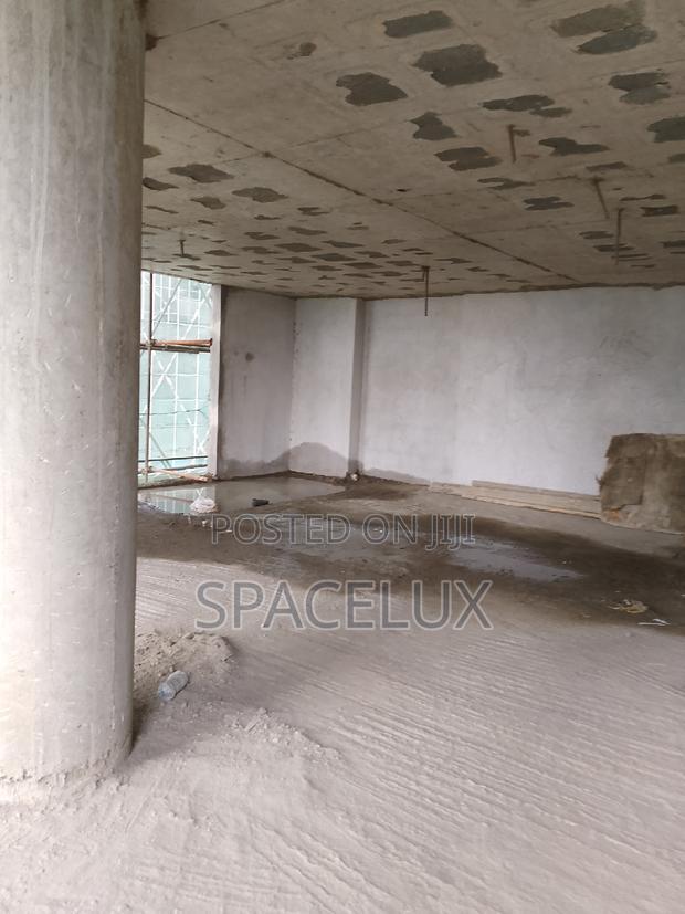 Airy 1100sqft Shop Space in a Grade a Office