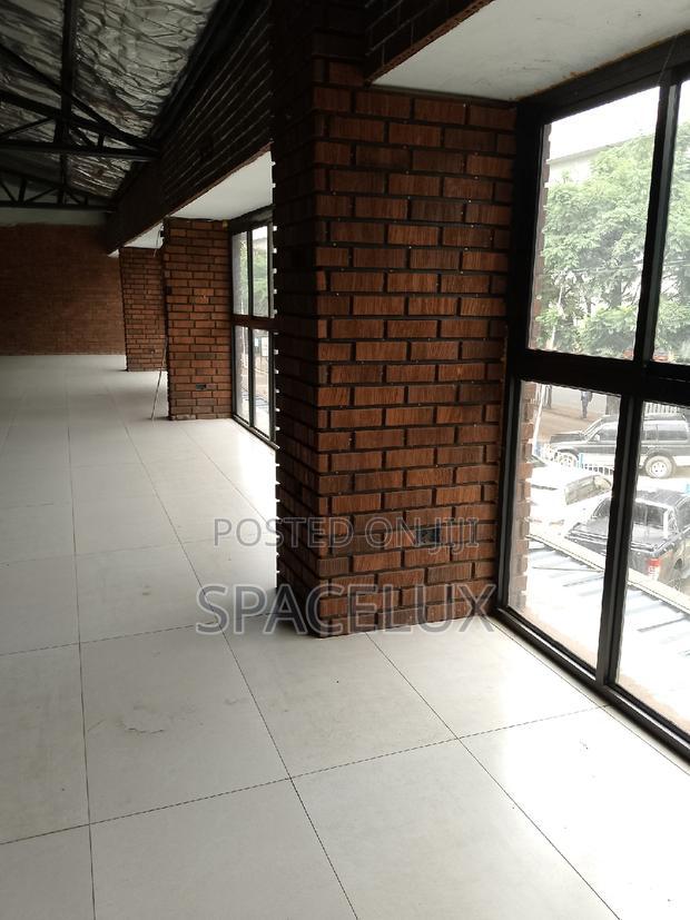 Conspicuous Restaurants Space