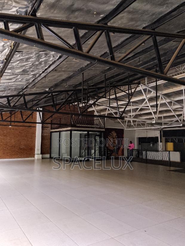 Conspicuous Restaurants Space