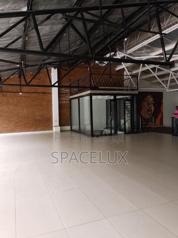 Conspicuous Restaurants Space
