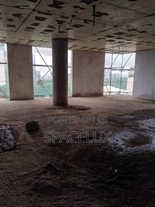 Airy 1100sqft Shop Space in a Grade a Office