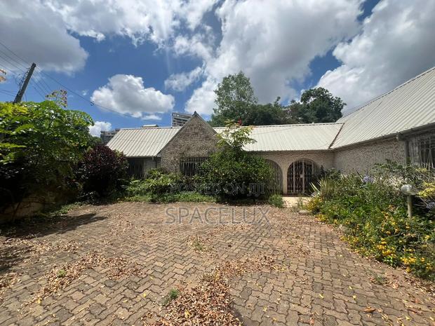 Half Acre Quiet Area House