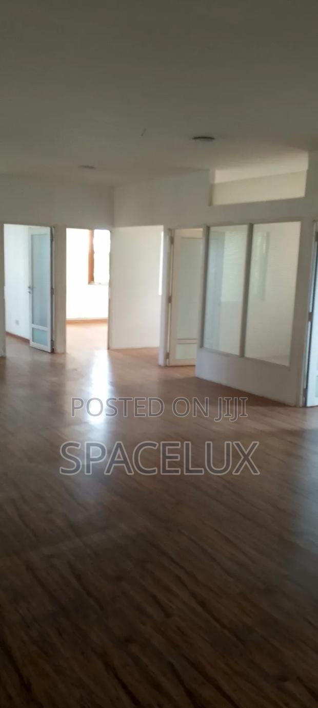 Fully Partitioned Executive Office