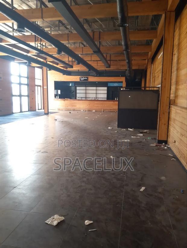 Large Capacity Stragic Restaurant 6223 SQFT