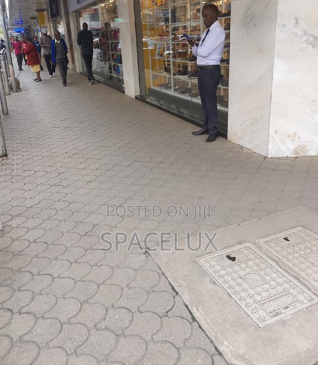 Uptown Conspicuous Big Shop