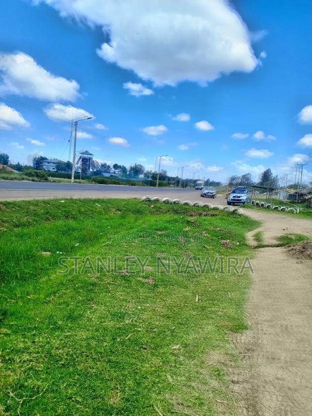 Half Acre Touching Nanyuki Nyeri Highway