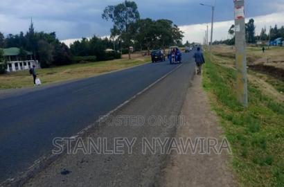 Half Acre Touching Nanyuki Nyeri Highway