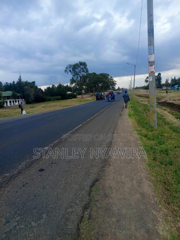 Half Acre Touching Nanyuki Nyeri Highway