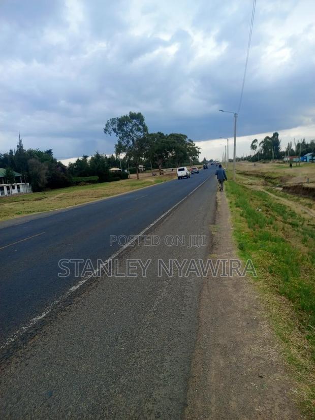 Half Acre Touching Nanyuki Nyeri Highway