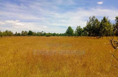 2.5 Acreas Along Nanyuki Nyeri Highway Behind Landing Place