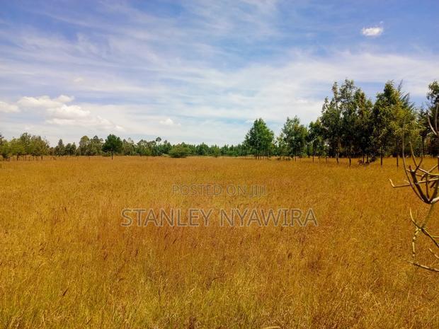 2.5 Acreas Along Nanyuki Nyeri Highway Behind Landing Place