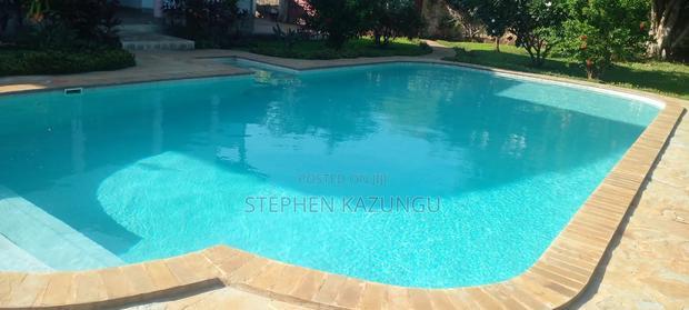 Furnished 5bdrm House in Coconut Groove 3 End, Ukunda for sale
