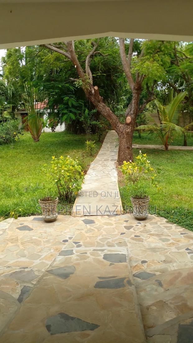 Furnished 8bdrm Mansion in C.D.V House, Ukunda for sale