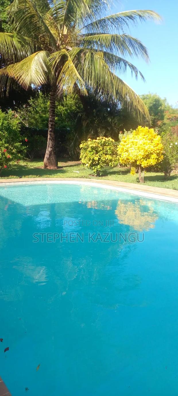 Furnished 5bdrm House in Coconut Groove 3 End, Ukunda for sale