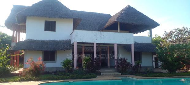 Furnished 5bdrm House in Coconut Groove 3 End, Ukunda for sale