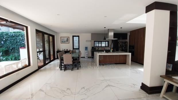 4bdrm Villa in Peponi Road, Parklands/Highridge for sale