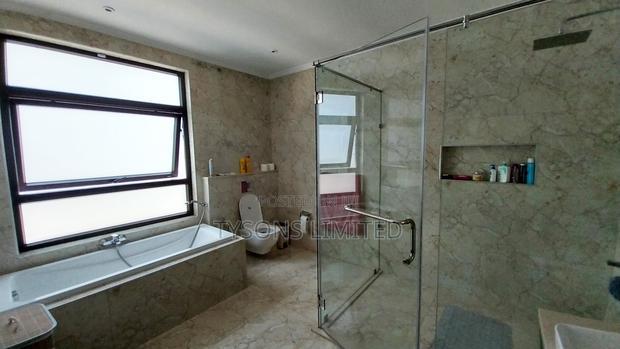 4bdrm Villa in Peponi Road, Parklands/Highridge for sale