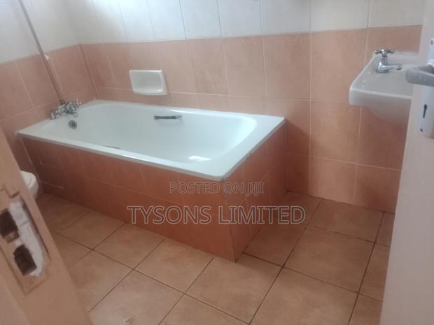 3bdrm Apartment in Madaraka Estate for sale