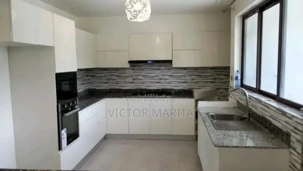Stand Alone Bungalow Of 6 Bedrooms For Sale In Parklands