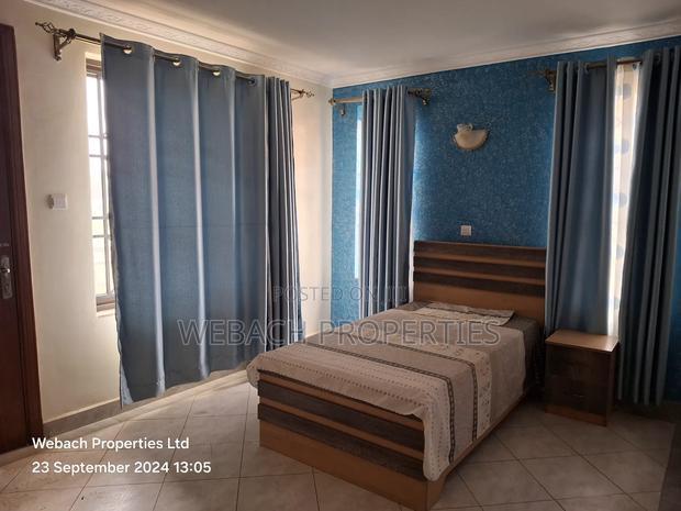 5bdrm Townhouse / Terrace in Ap, Gateway Mall Area for rent
